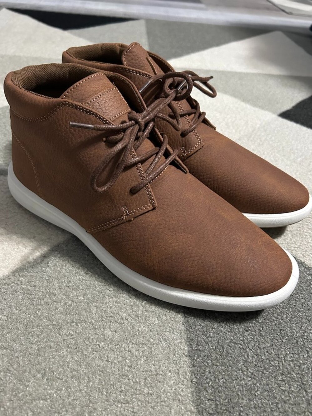 G.H. Bass Sonoma Brown Mid Top Lace-Up Chukka Boots White Sole Preppy Men's 9